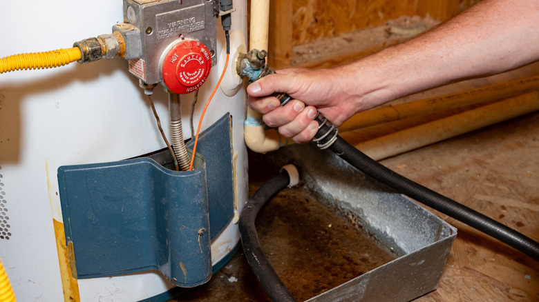 Attaching a drain hose to the hot water heater to enable flushing