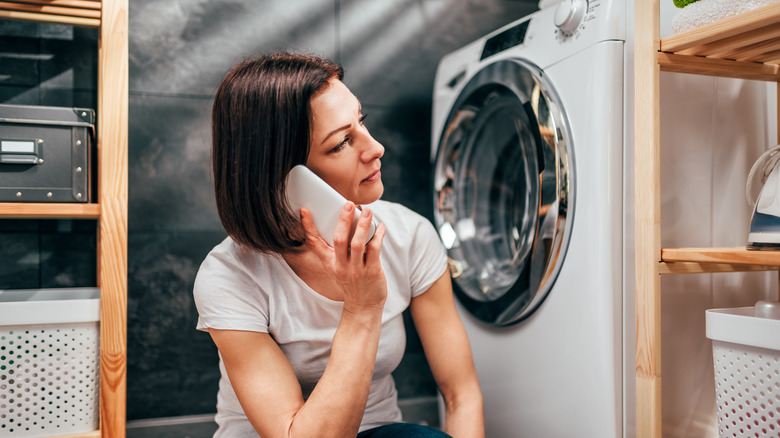 Woman calling for help about a broken washing machine