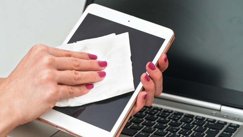 wiping tablet with soft tissue