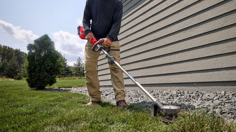 a person cutting the grass using the Milwaukee 3016-21ST