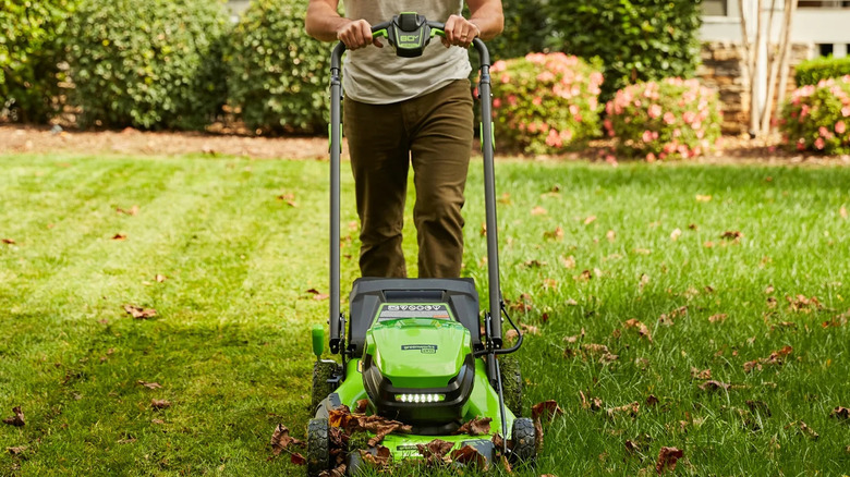 Greenworks MO80L421 self-propelled mower