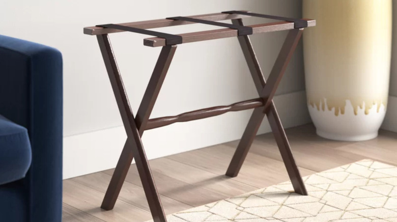 Folding luggage rack
