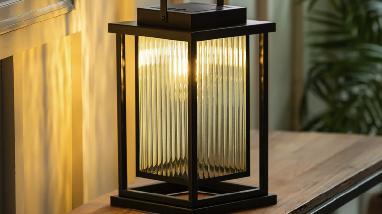 Evergreen Enterprises' Solar LED Revere Lantern