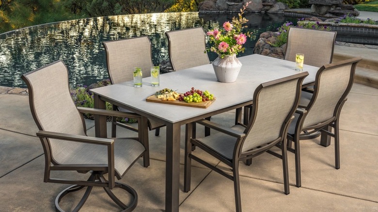 A SunVilla Nichols patio set by a pool