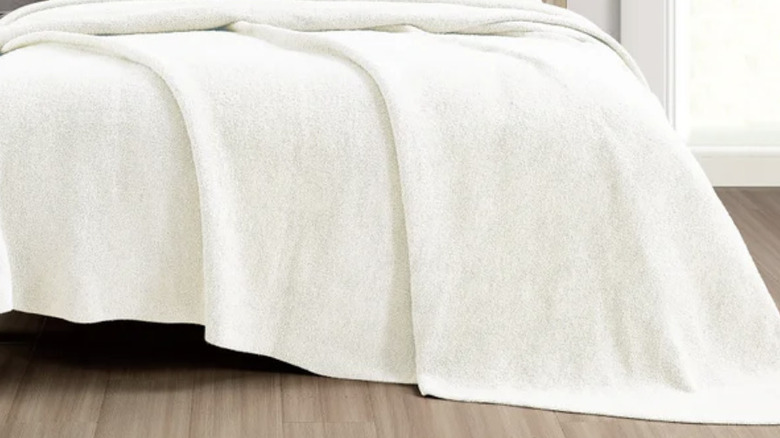 Marshmallow Blanket in white