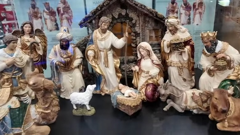 Kirkland signature 14 piece nativity set