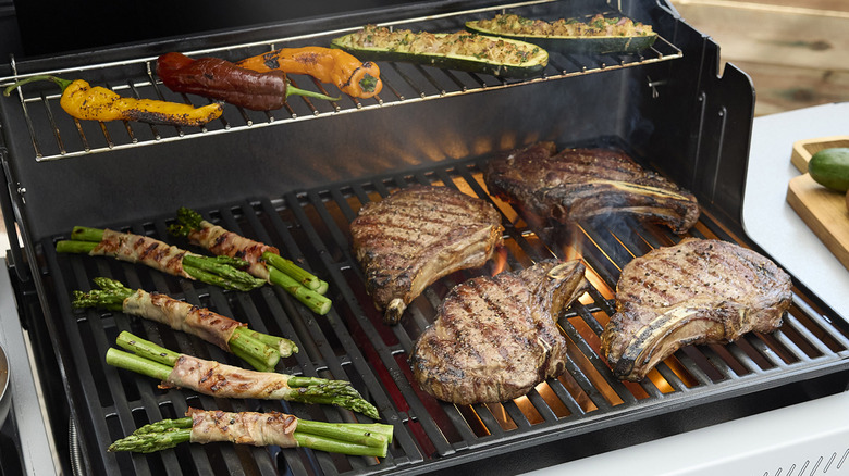 A picture of a Weber Genesis C-335E Gas Grill