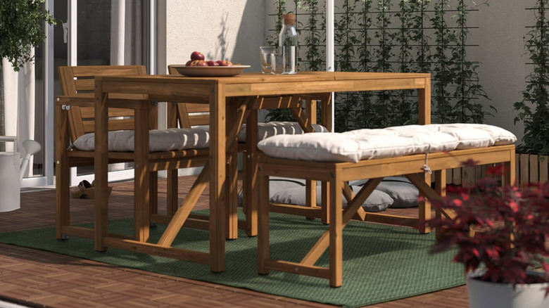 IKEA MORUM in dark green on a patio with wooden furniture