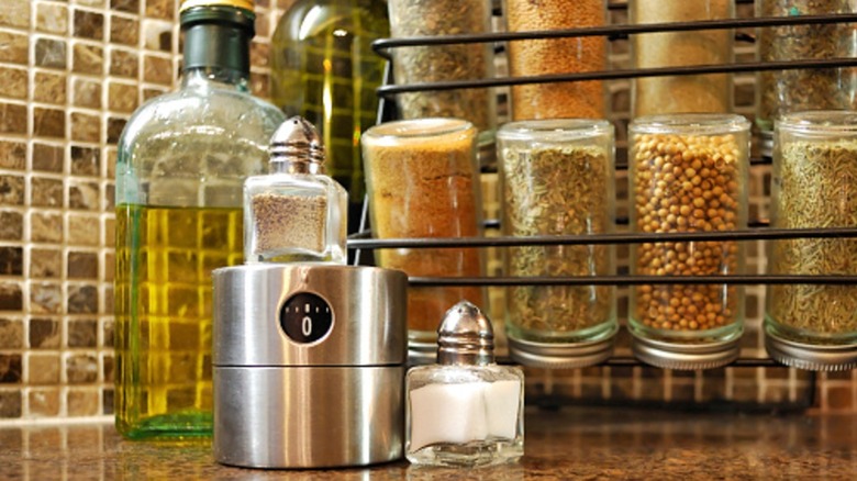 Hanging spice rack