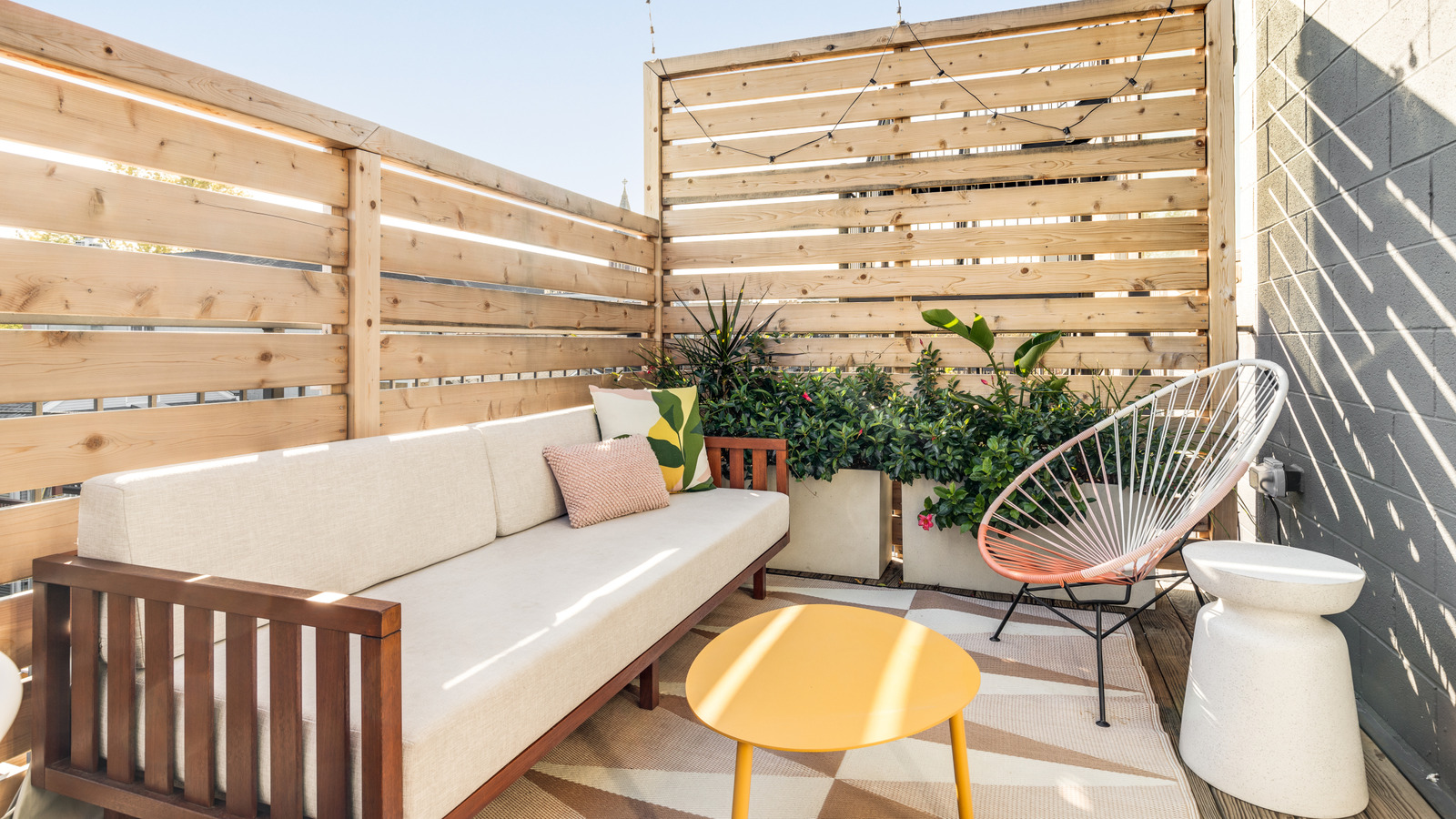 Create An Accent Wall On Your Fence To Totally Elevate Your Outdoor
