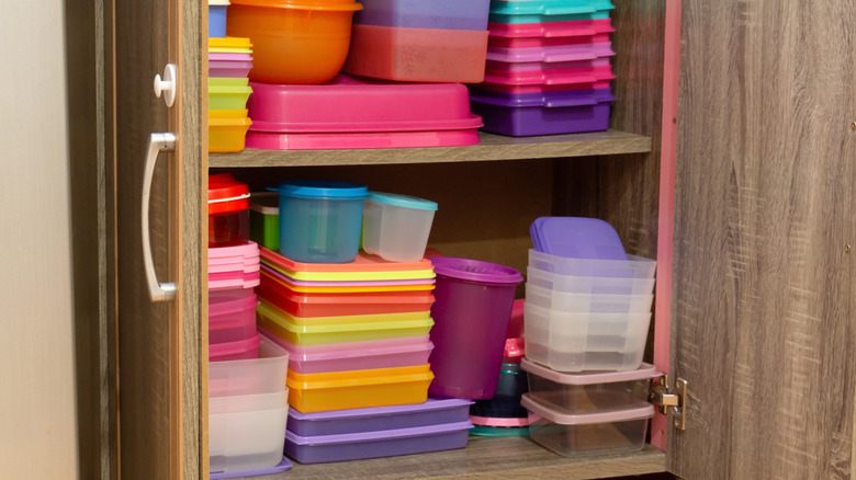 Different kinds of Tupperware containers in a shelf