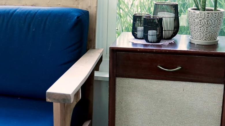 A vintage end-table speaker to which Bluetooth has been added