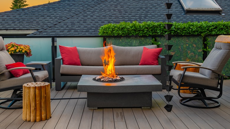 Deck with gas fire pit