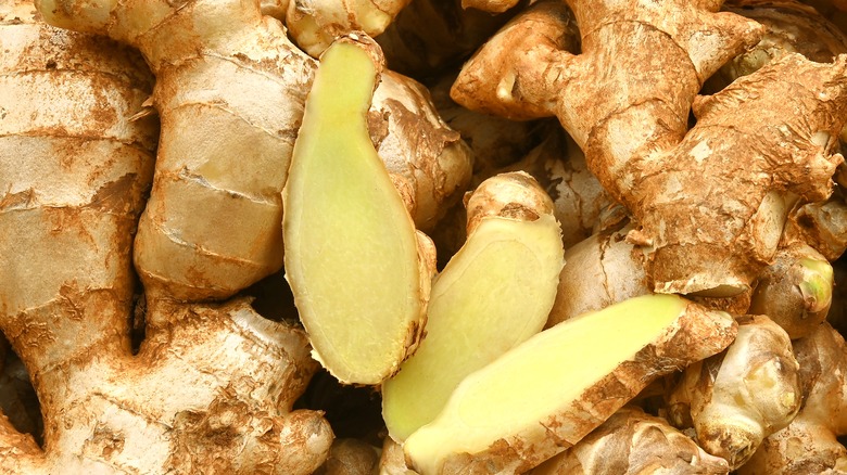 Sliced ginger root