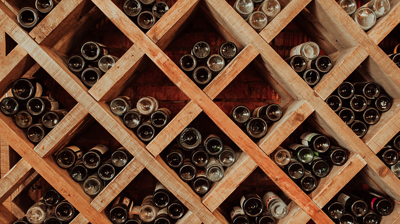 diagonal wine storage