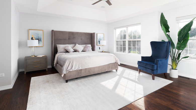 Large area rug in bedroom