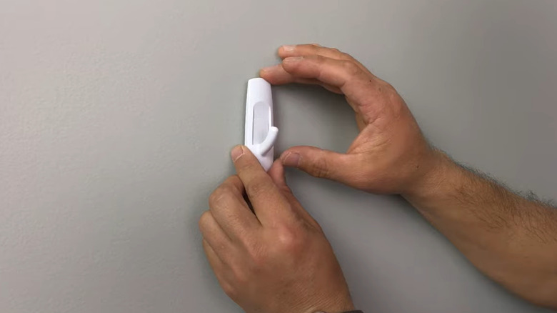 Installing Command hook on wall