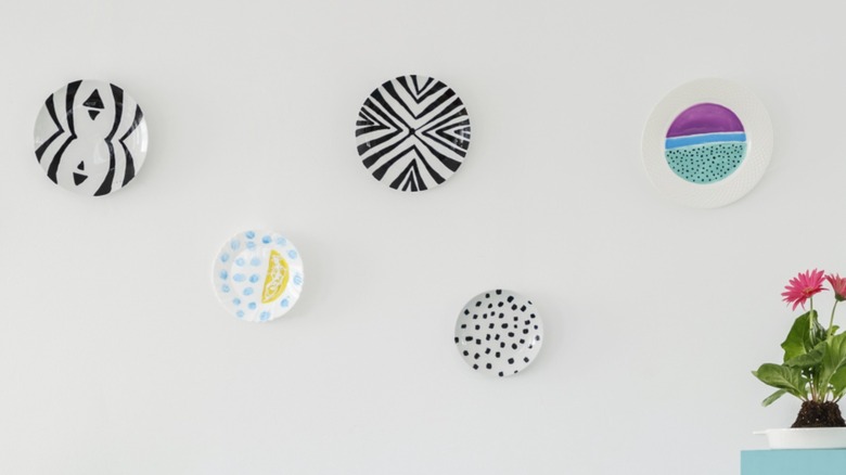 A white wall full of decorative plates