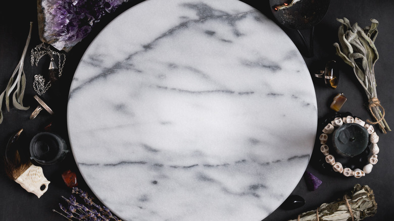 Moon plate made of gemstone
