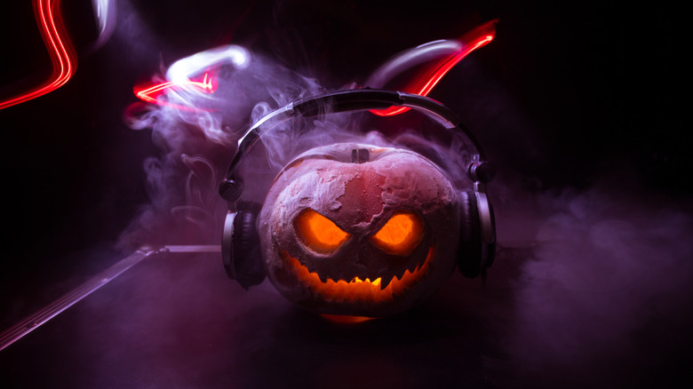 Jack o' lantern with headphones