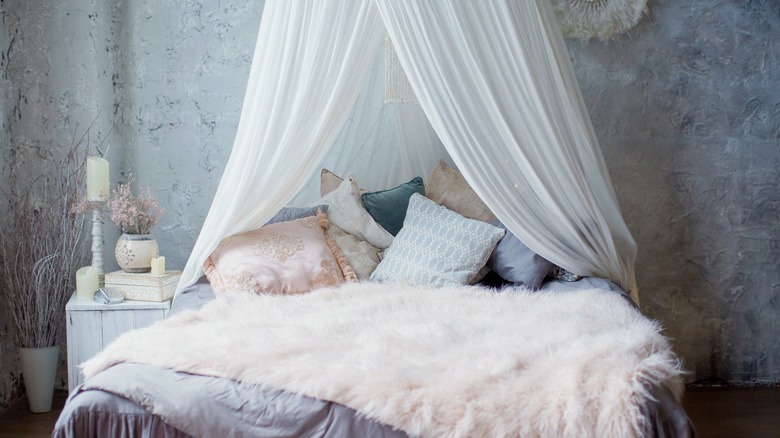 Canopy bed with floral wallpaper