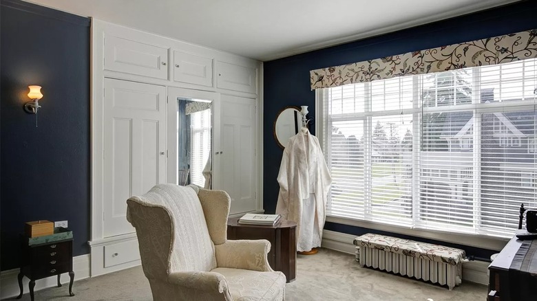 Bedroom sitting area