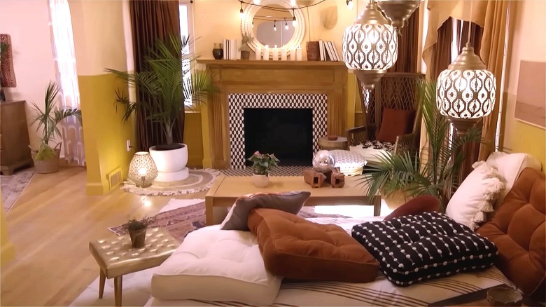 Yellow living room with cushions