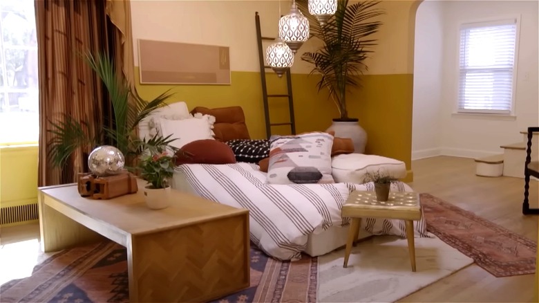 bed and lanterns in room