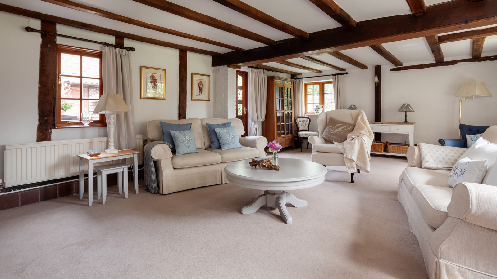 How To Achieve The Trending Rom-Com Interior Look