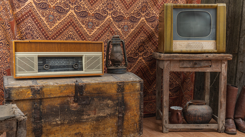 Vintage trunk tv stand 