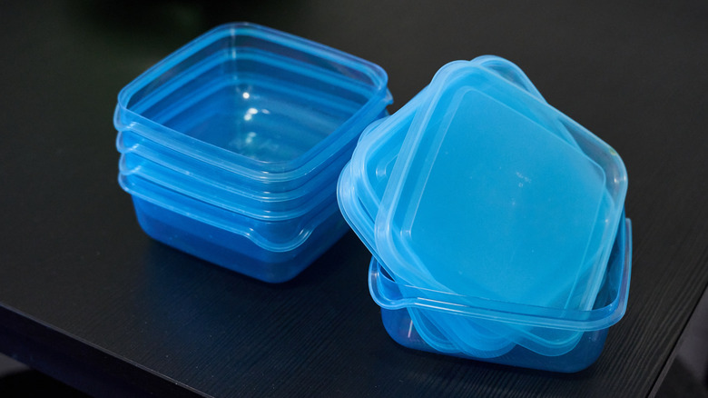 Plastic food containers and lids