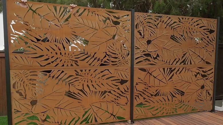 A privacy screen made with four horizontal Corten steel panels