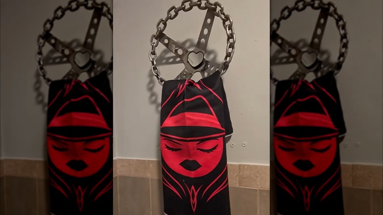 chain steering wheel towel rack with towel hanging on it