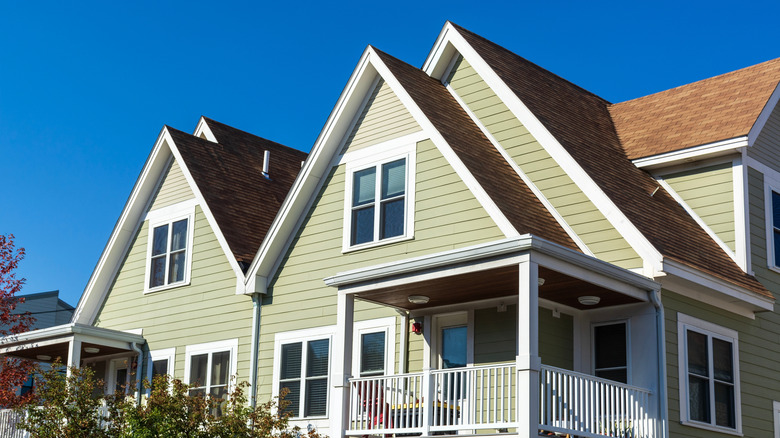 Home with green vinyl siding