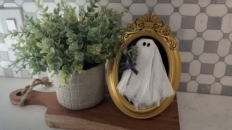 A 3D ghost in a gold frame as decor