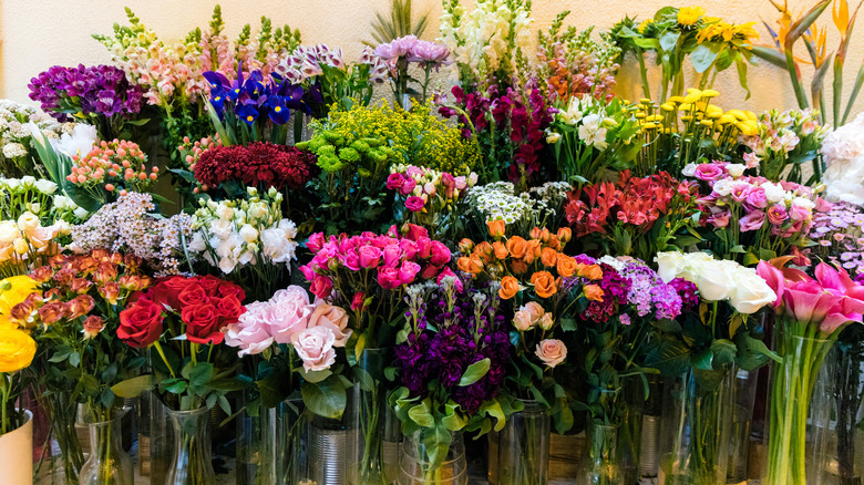 multiple floral arrangements lined up