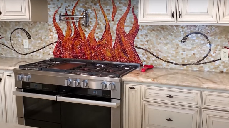 Decorative backsplash in the kitchen