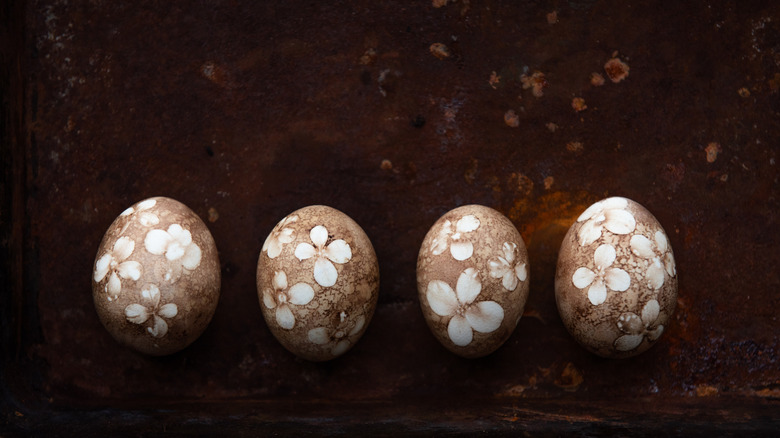 Naturally dyed easter eggs