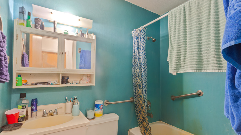 https://www.housedigest.com/img/gallery/diy-extra-bathroom-storage-with-this-elegant-dollar-tree-candlestick-hack/intro-1702964173.jpg