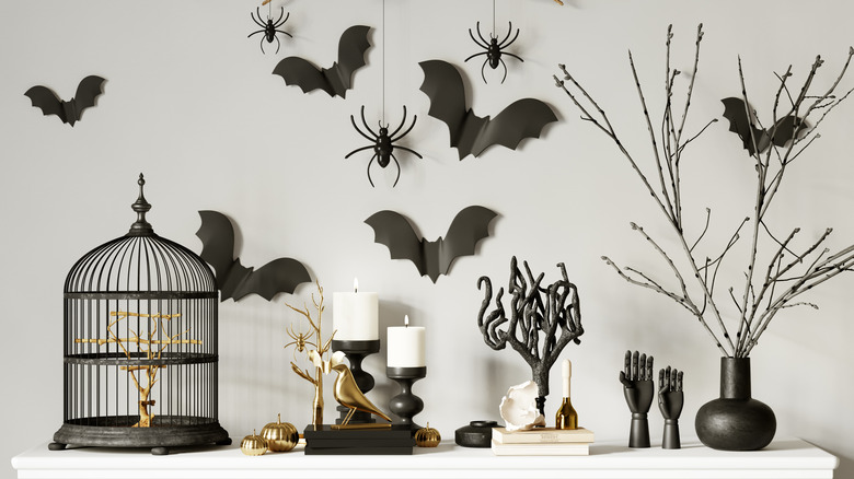 Assorted Halloween decor