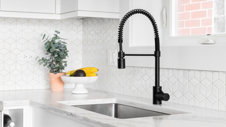 white kitchen with quartz countertops