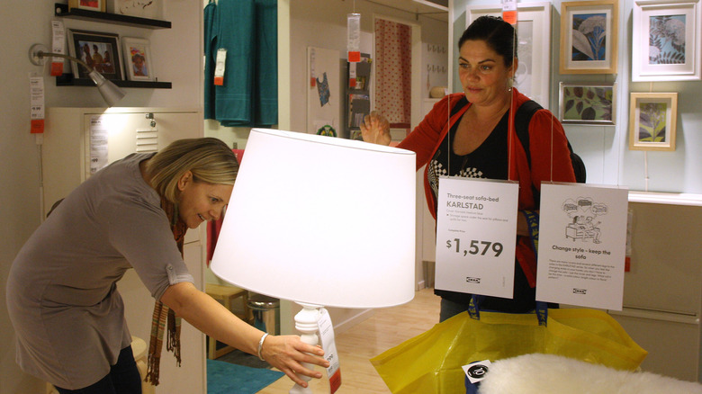 women lamp-shopping IKEA