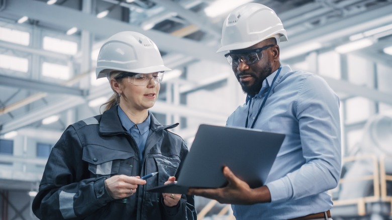 Two contractors discussing a project