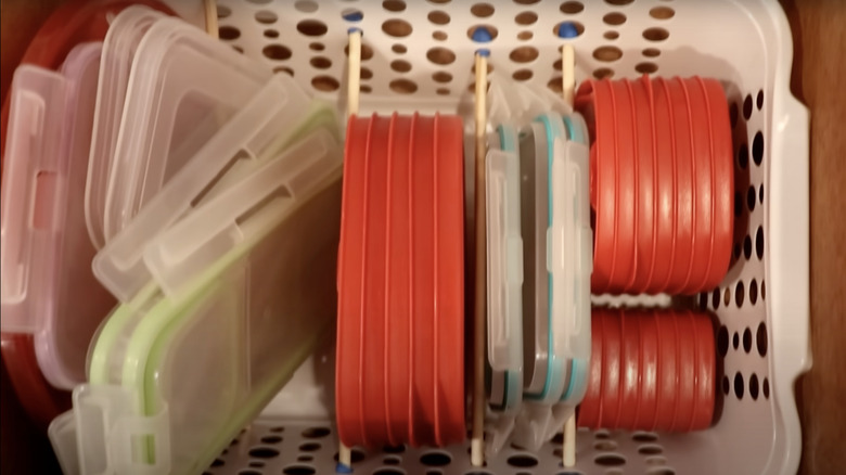 Organizer for food container lids that uses wooden dowels