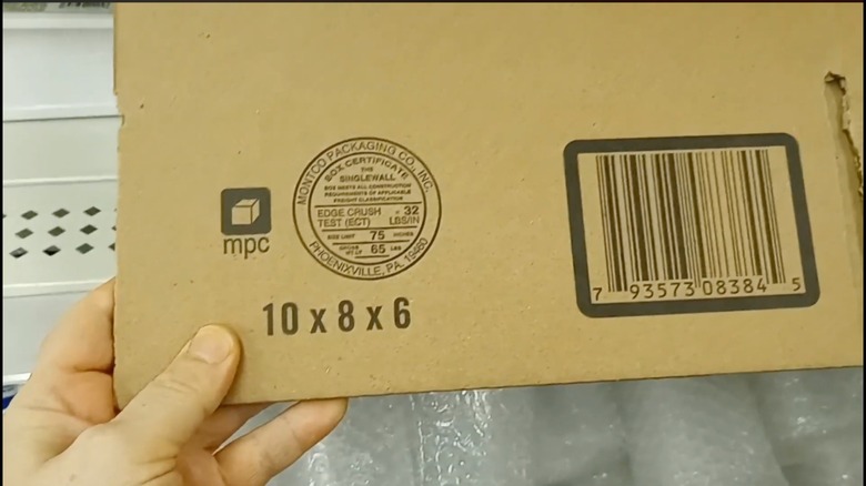 Cardboard box flap with size dimensions