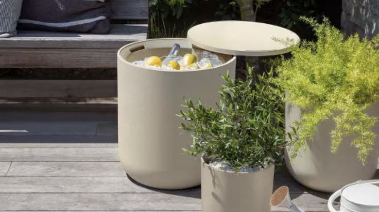 Swivel top cooler side table on patio