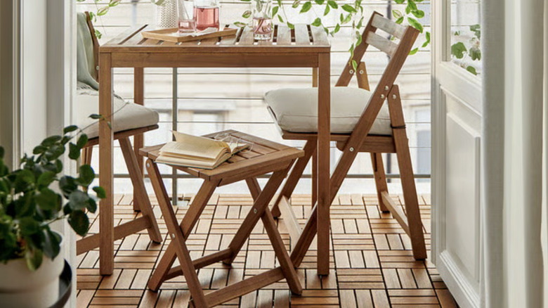 IKEA NÄMMARÖ folding chair with table on patio
