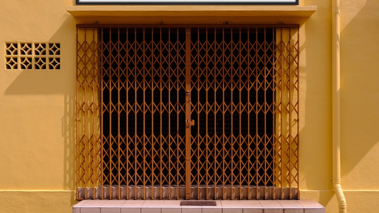 A brick-colored diamonds and diagonals grille gate.