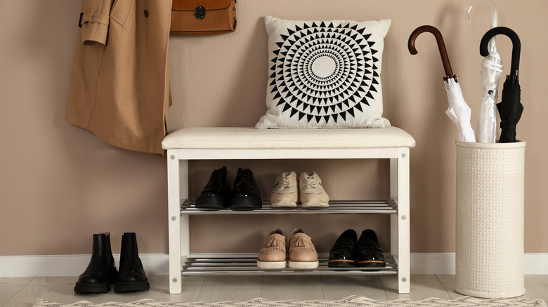 Shoe bench with cushion top