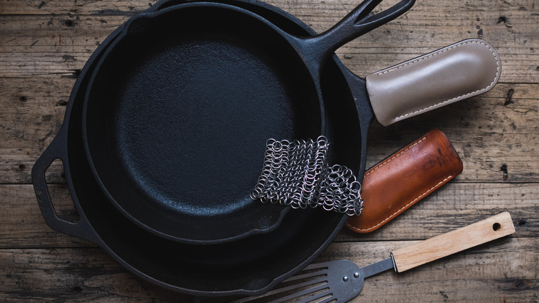 Clean cast iron skillet